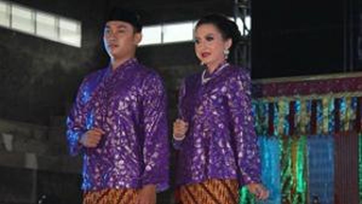 Baju adat Miskat dari Kalimantan Timur.