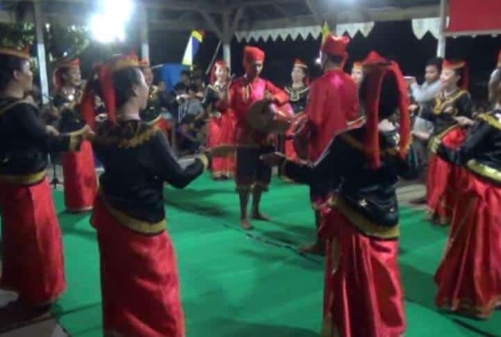 Foto Tari Dero. Kredit gambar pada laman: Kompasiana.